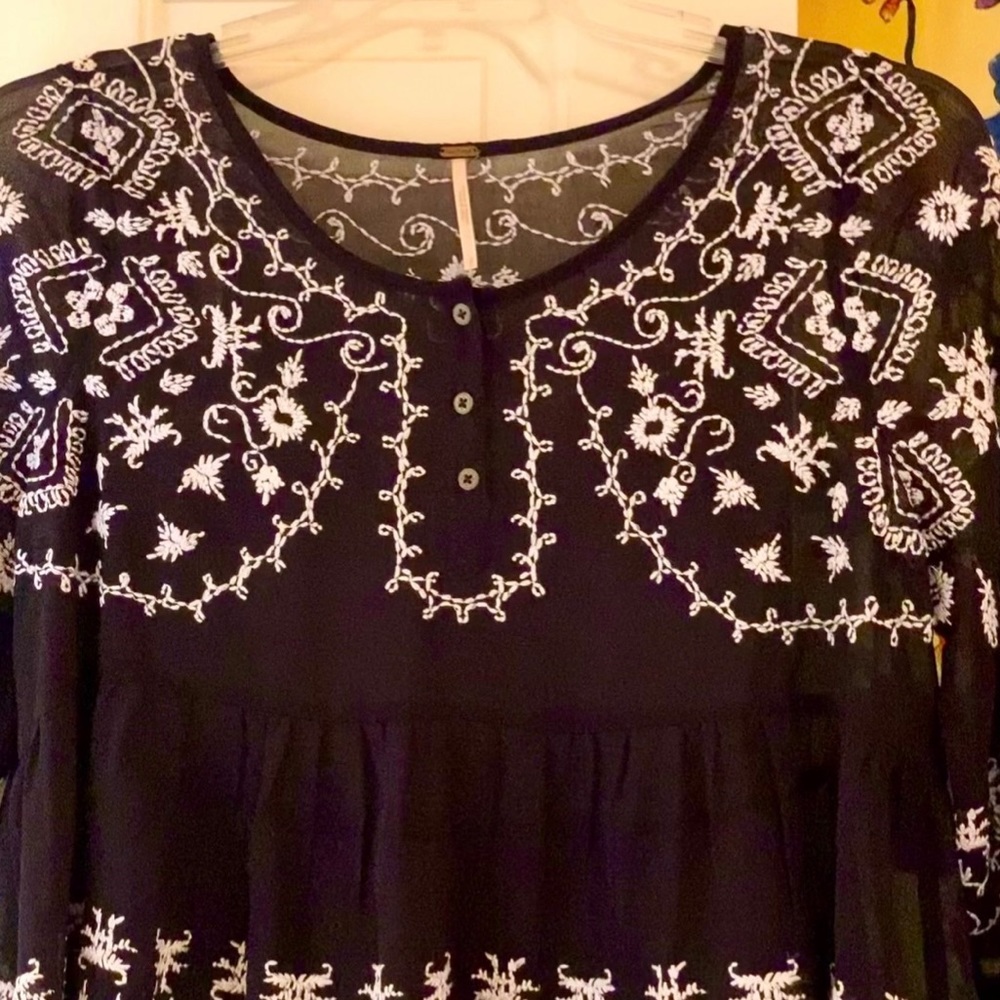 πΊπHPππΊ NWT Free People Pennies Sequel Embroidered Blouse - Picture 10 of 16